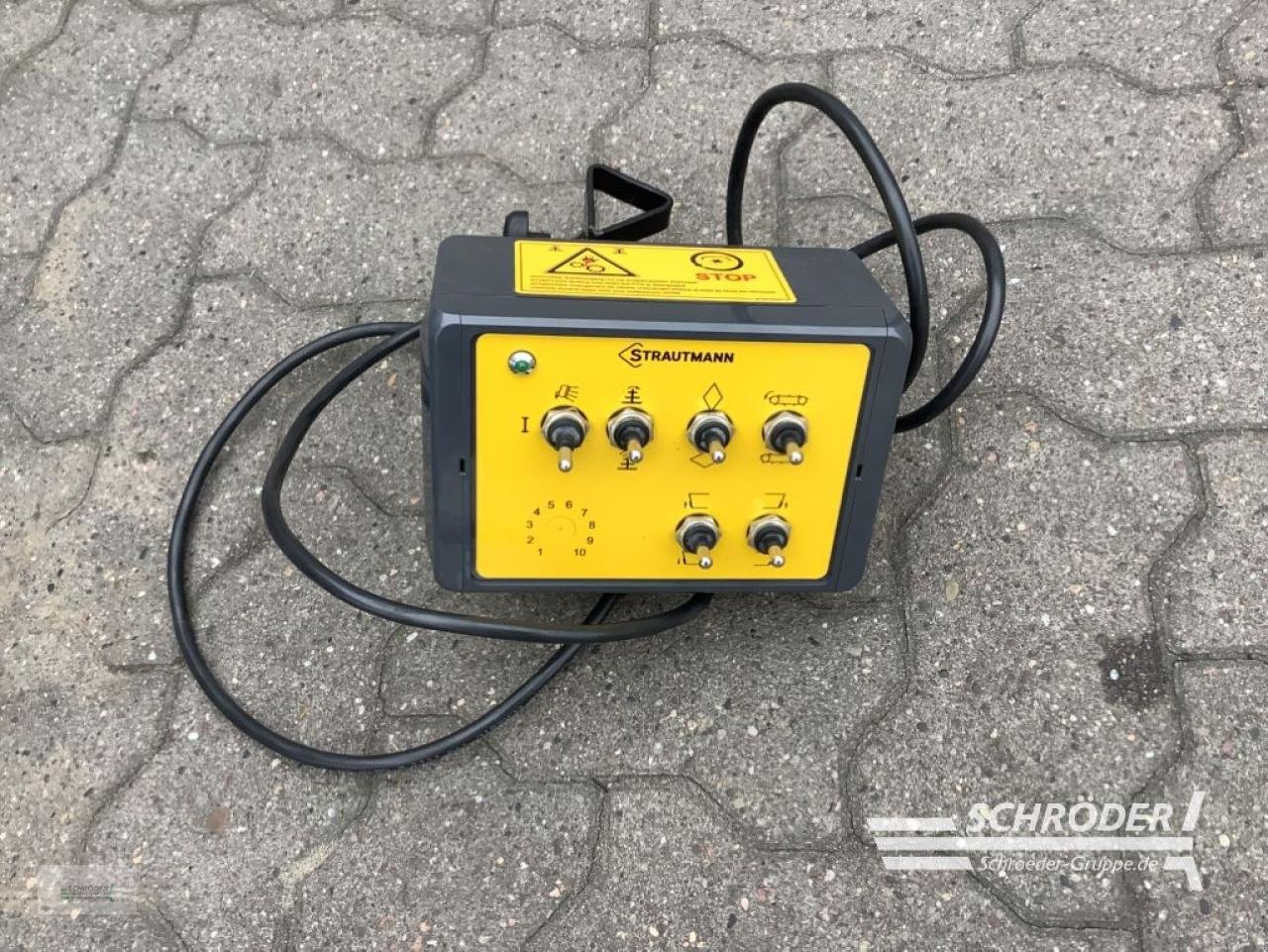 Futtermischwagen of the type Strautmann VERTI MIX 1801 DOUBLE, Neumaschine in Westerstede (Picture 9)