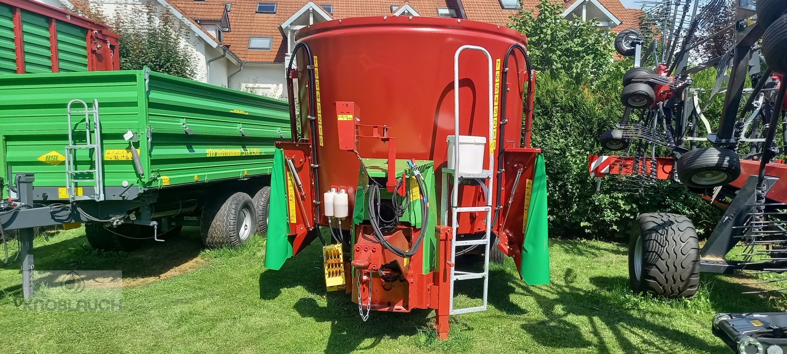 Futtermischwagen des Typs Strautmann Verti-Mix 2401 Double, Neumaschine in Wangen (Bild 2)