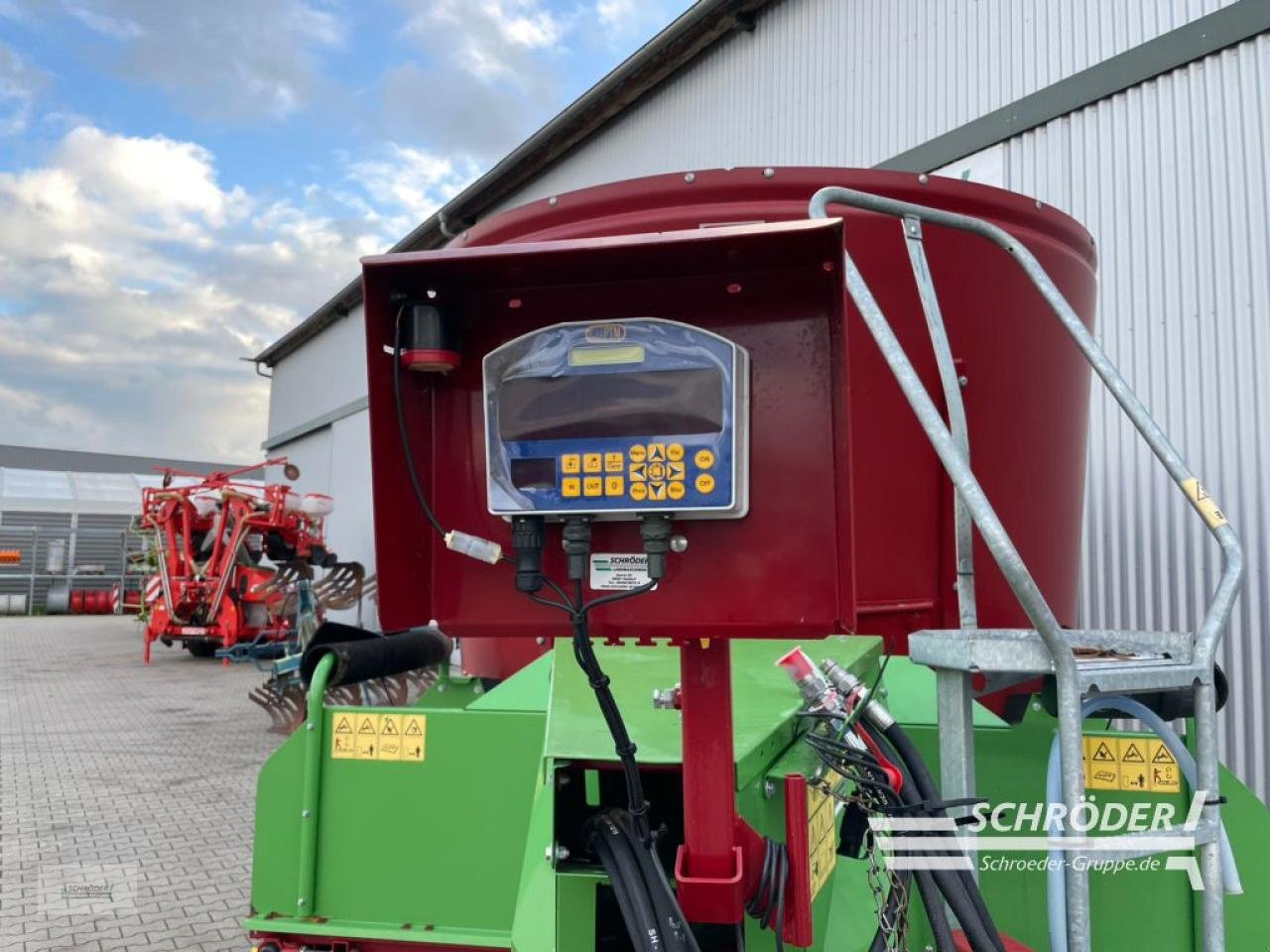 Futtermischwagen of the type Strautmann VERTI MIX 2401 DOUBLE, Gebrauchtmaschine in Norden (Picture 9)