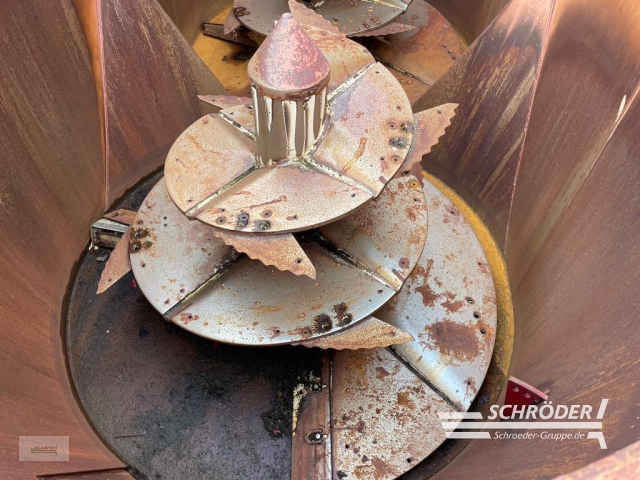 Futtermischwagen of the type Strautmann VERTI MIX 2401 DOUBLE, Gebrauchtmaschine in Norden (Picture 18)