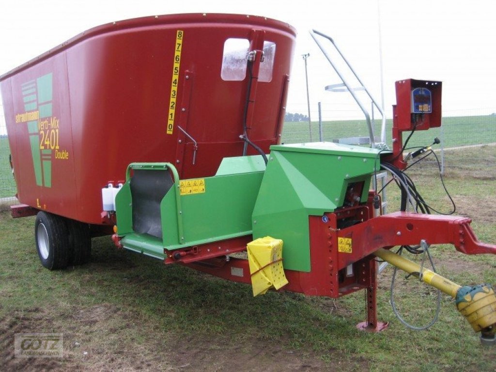 Futtermischwagen of the type Strautmann Verti-Mix 2401, Neumaschine in Schwabach Wolkersdorf (Picture 1)