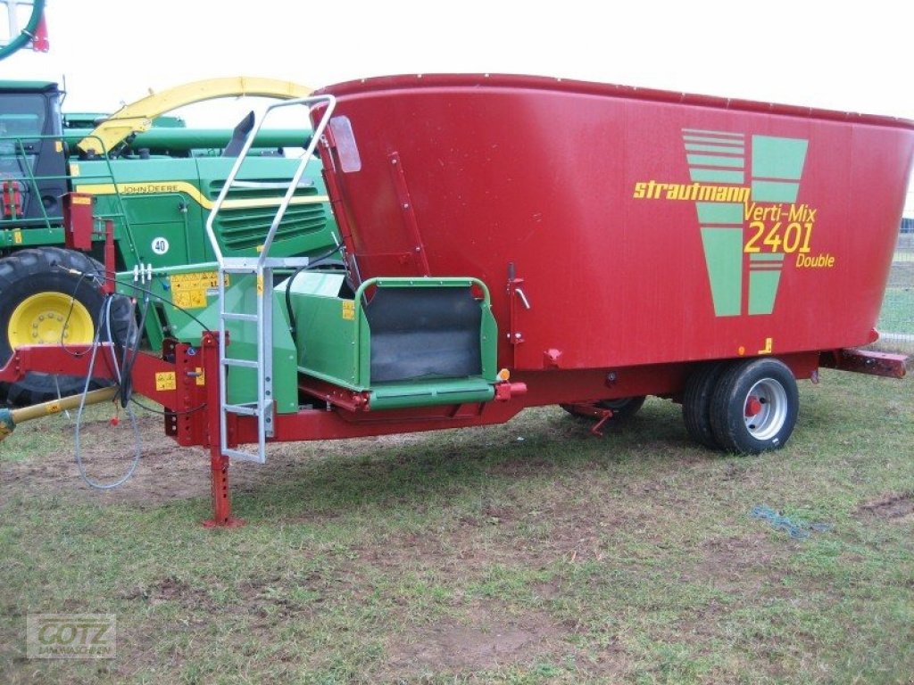 Futtermischwagen of the type Strautmann Verti-Mix 2401, Neumaschine in Schwabach Wolkersdorf (Picture 2)