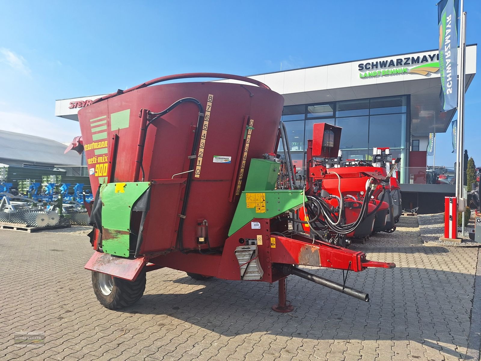 Futtermischwagen des Typs Strautmann Verti-Mix 900 mit Gebläse, Gebrauchtmaschine in Aurolzmünster (Bild 1)