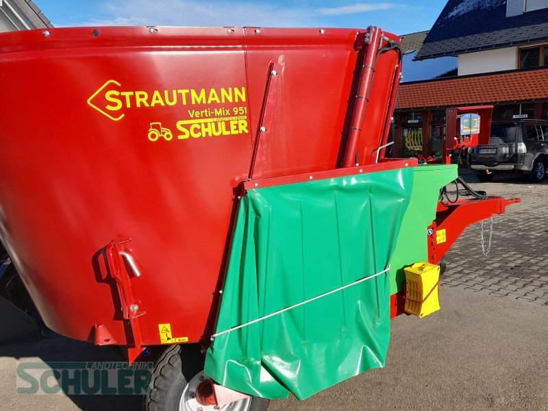 Futtermischwagen of the type Strautmann Verti-Mix 951, Neumaschine in St. Märgen