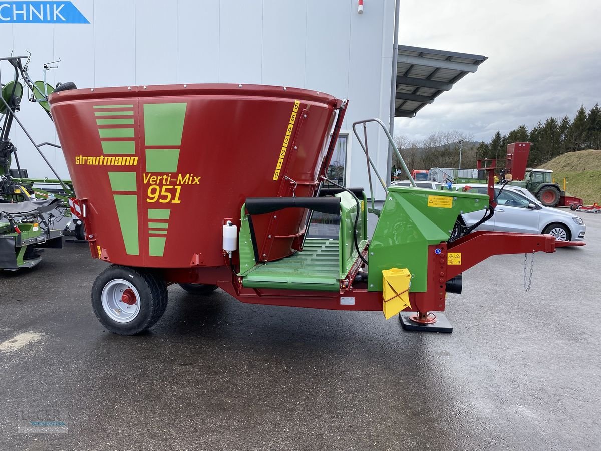 Futtermischwagen of the type Strautmann Verti Mix 951, Neumaschine in Niederkappel (Picture 3)
