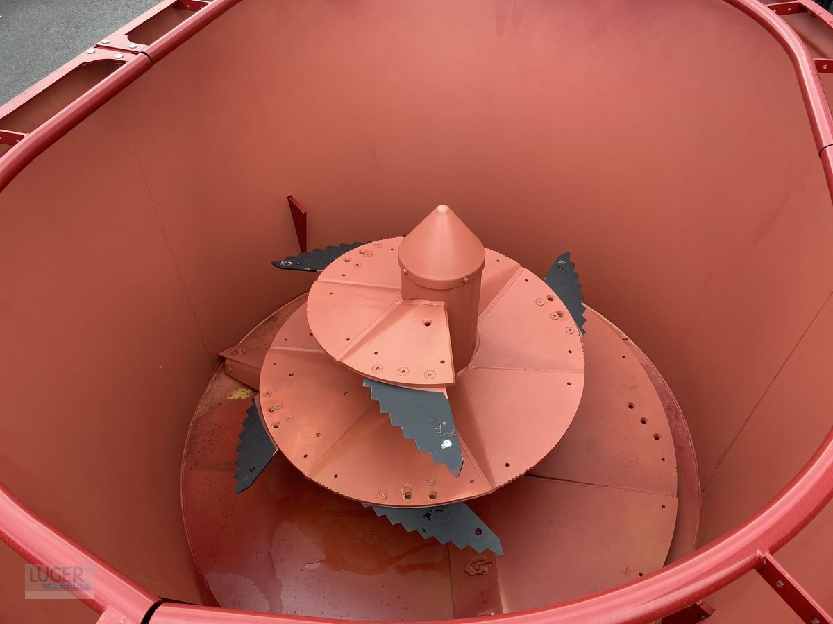 Futtermischwagen of the type Strautmann Verti Mix 951, Neumaschine in Niederkappel (Picture 6)