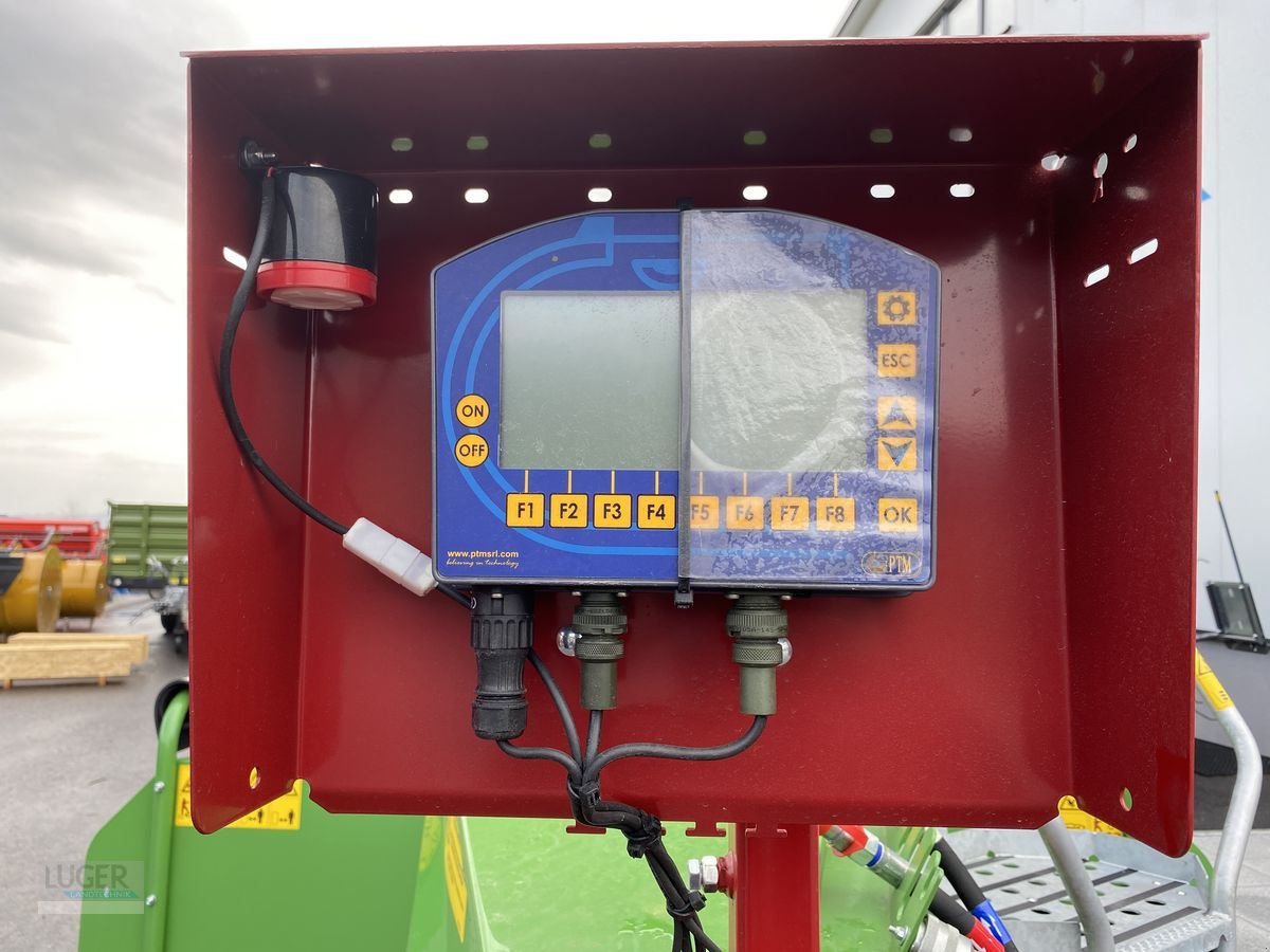 Futtermischwagen of the type Strautmann Verti Mix 951, Neumaschine in Niederkappel (Picture 5)