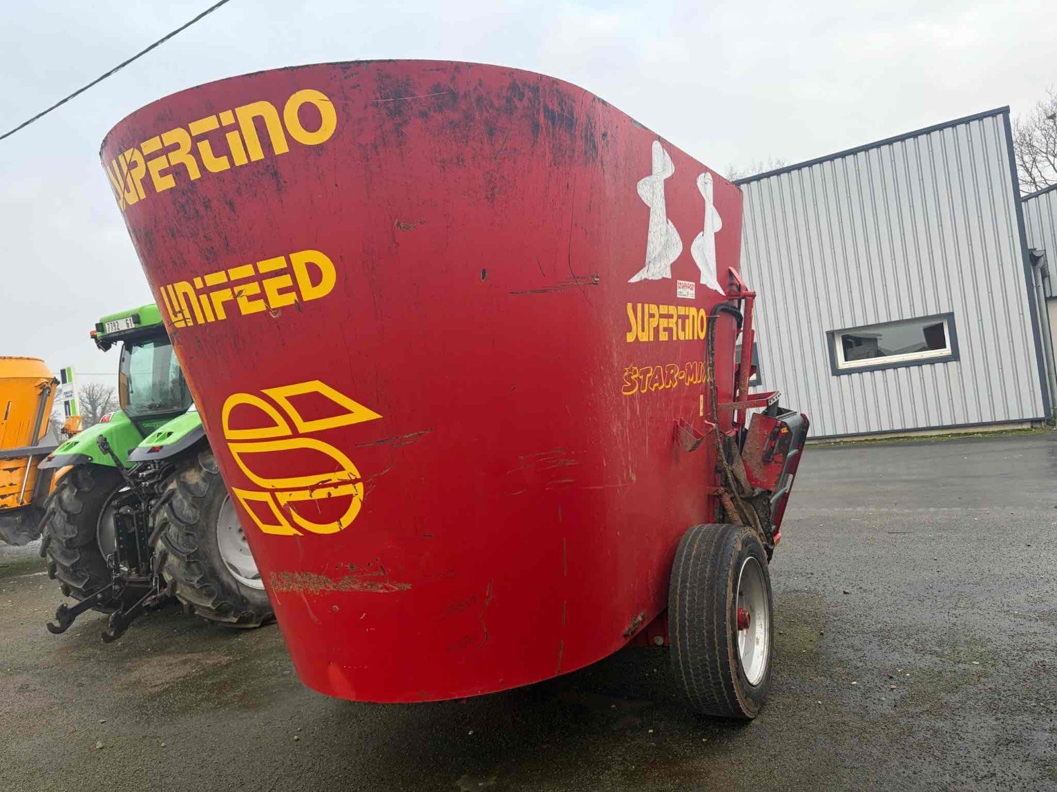 Futtermischwagen typu Supertino Mélangeuse VM 14 Supertino, Gebrauchtmaschine v SAINT CLAIR SUR ELLE (Obrázek 3)