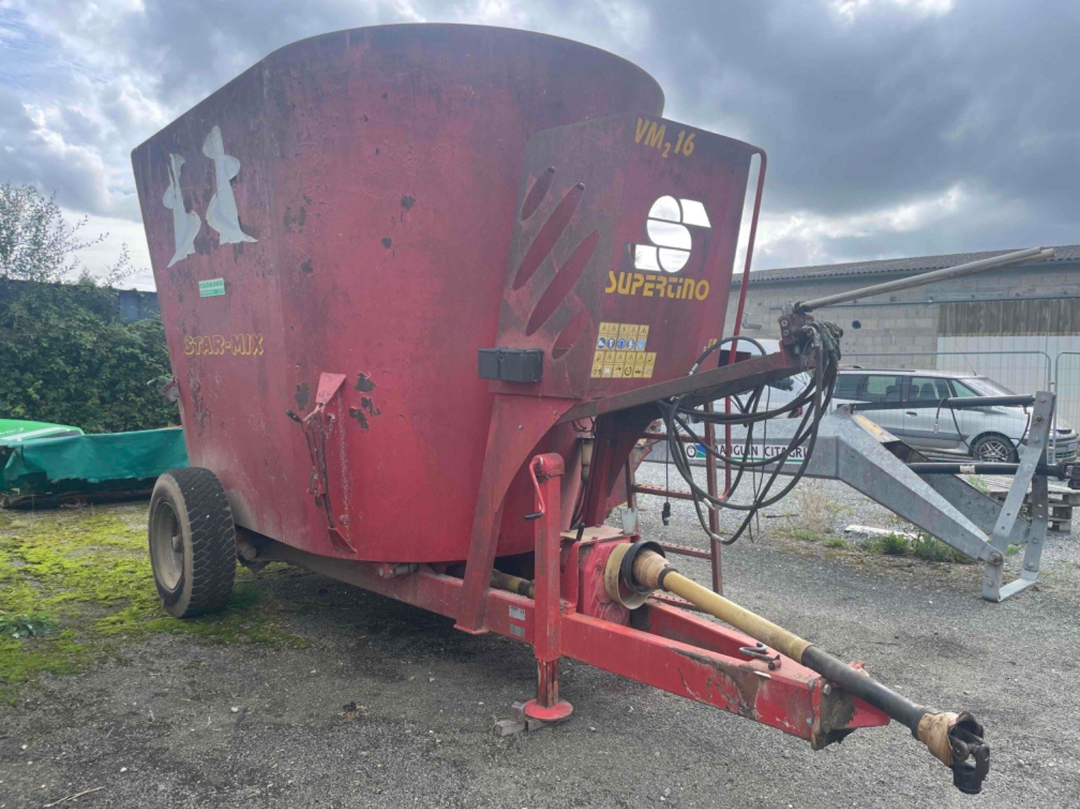 Futtermischwagen Türe ait Supertino Mélangeuse VM 16 Supertino, Gebrauchtmaschine içinde SAINT CLAIR SUR ELLE (resim 3)