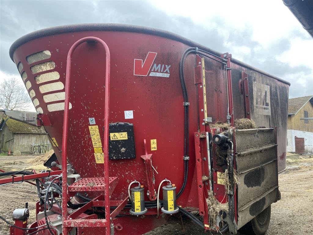 Futterverteilwagen typu BVL V-Mix 20-2S vognen er stadig i brug. kommer fra ophørs brug., Gebrauchtmaschine v øster ulslev (Obrázek 2)