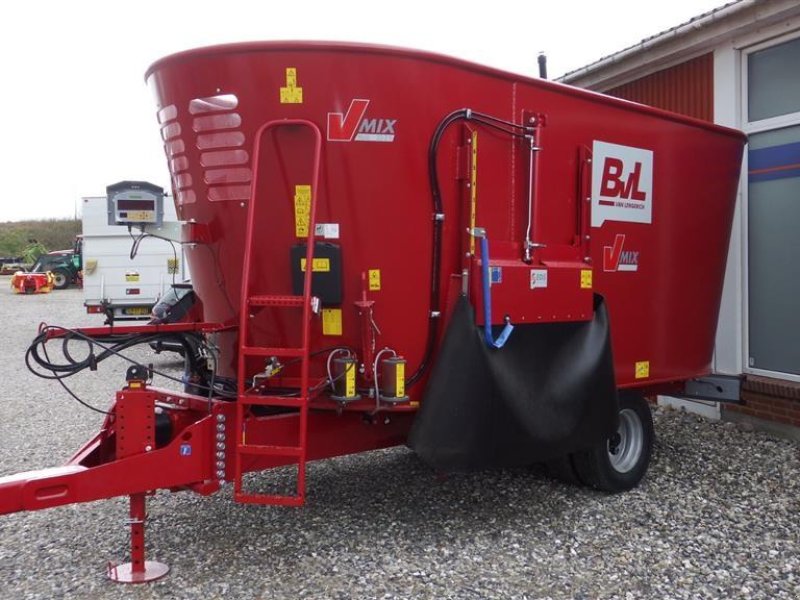 Buy BVL Fodder distribution wagon second-hand and new - technikboerse.com