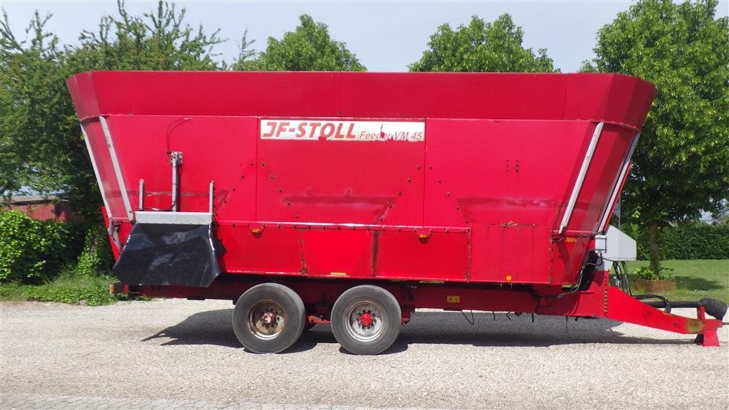 Futterverteilwagen del tipo JF Stoll VM45-3 Affjedret drejbar bogiaksel . Trådløst vejesystem. Smørebank for undervogn.udfodringsluger VF+VB+HB. laver overbygning i en side, Gebrauchtmaschine In Ringsted (Immagine 4)