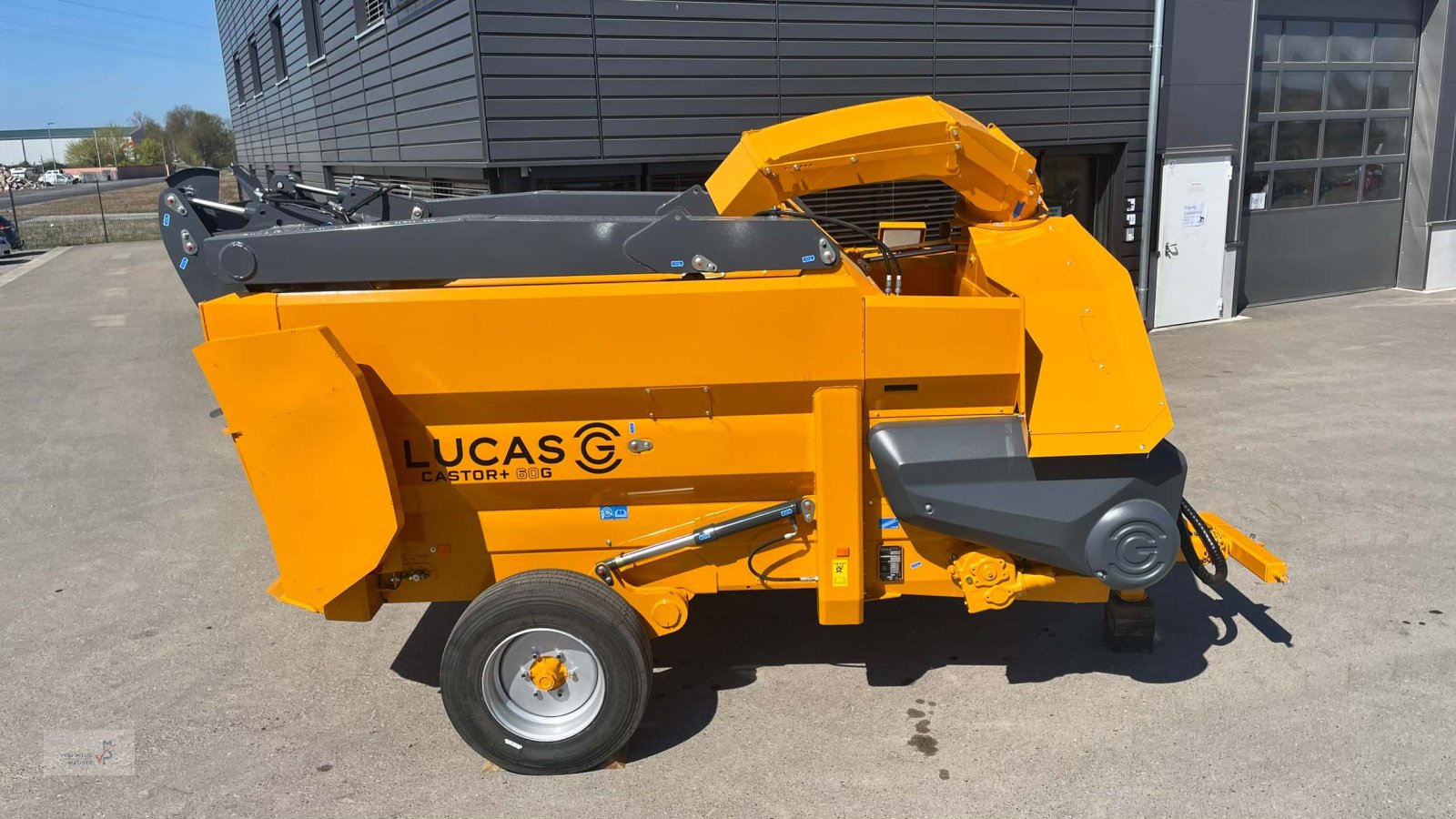 Futterverteilwagen des Typs Lucas Castor 60 G, Neumaschine in Mahlberg-Orschweier (Bild 1)