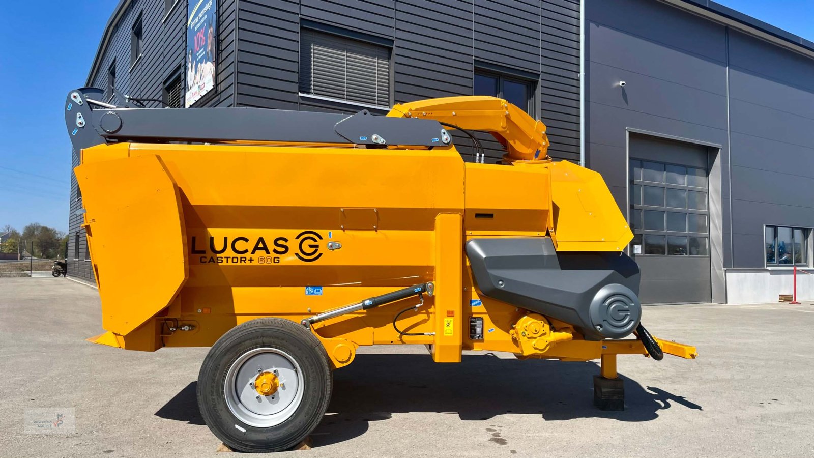 Futterverteilwagen des Typs Lucas Castor 60 G, Neumaschine in Mahlberg-Orschweier (Bild 4)