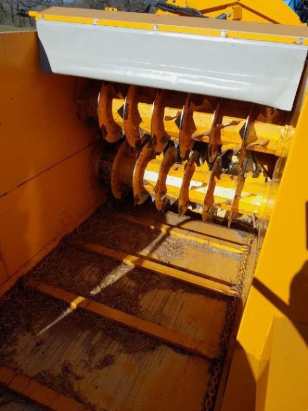 Futterverteilwagen van het type Lucas CASTOR + 60 R, Gebrauchtmaschine in SAINTE GENEVIEVE SUR AGENCE (Foto 4)