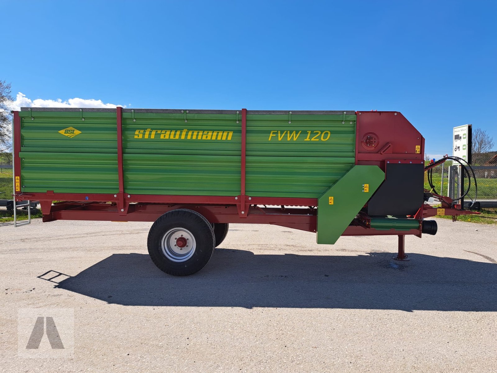 Futterverteilwagen des Typs Strautmann FVW 120, Neumaschine in Antdorf (Bild 4)