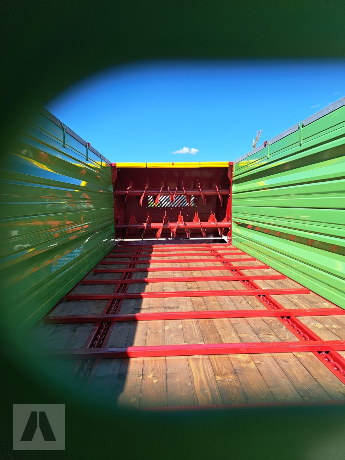 Futterverteilwagen des Typs Strautmann FVW 120, Neumaschine in Antdorf (Bild 8)