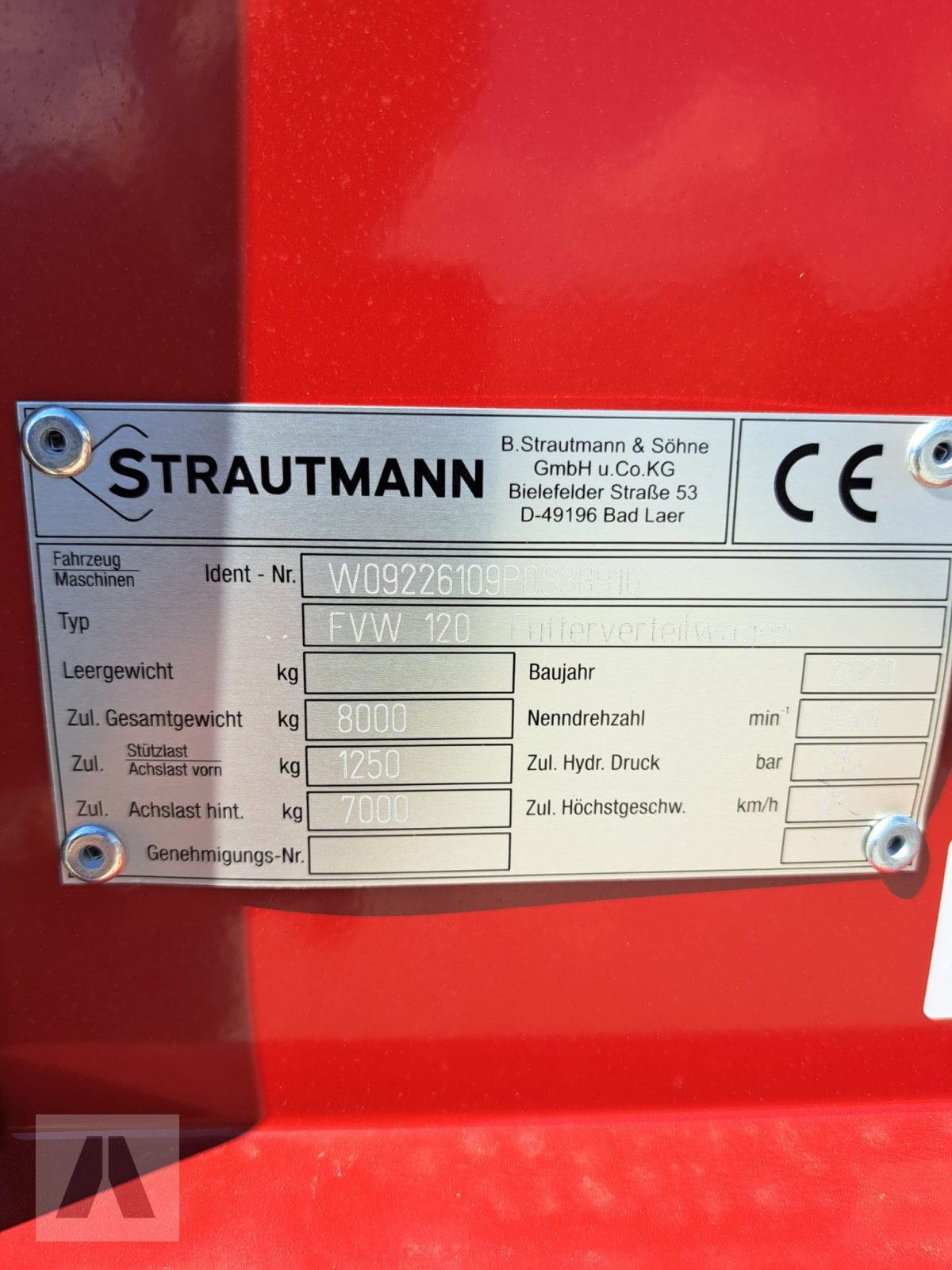 Futterverteilwagen des Typs Strautmann FVW 120, Neumaschine in Antdorf (Bild 13)