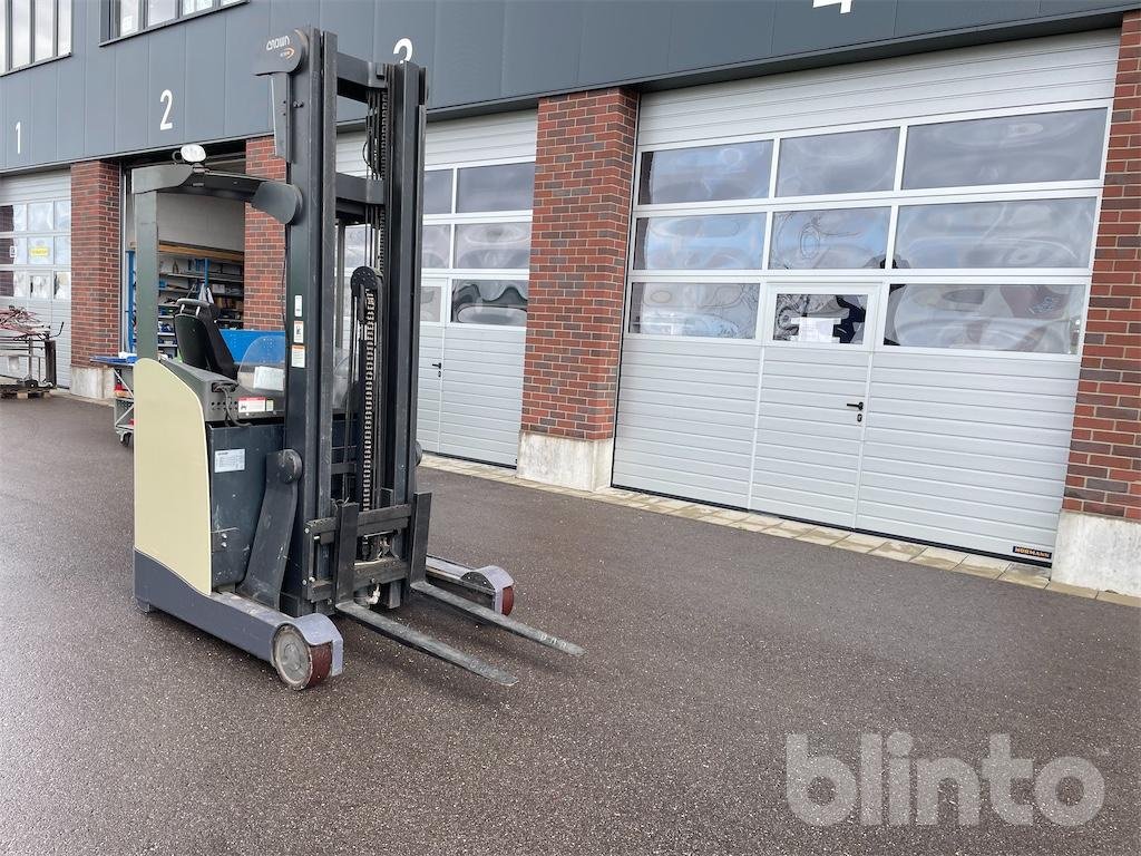 Gabelstapler от тип Crown ESR5000, Gebrauchtmaschine в Düsseldorf (Снимка 2)