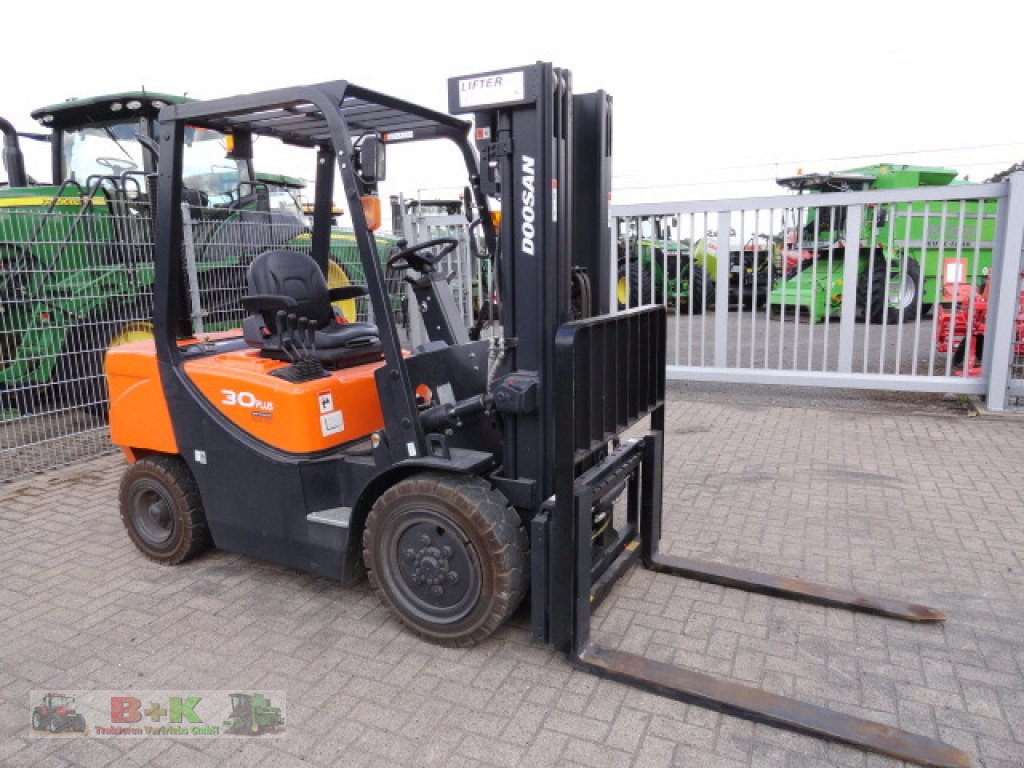 Gabelstapler typu Doosan D 30 G Plus, Gebrauchtmaschine v Kettenkamp (Obrázek 4)