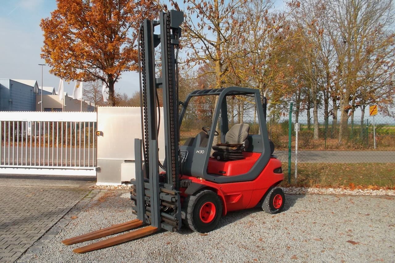 Gabelstapler des Typs Linde H30D, Gebrauchtmaschine in Salching (Bild 2)