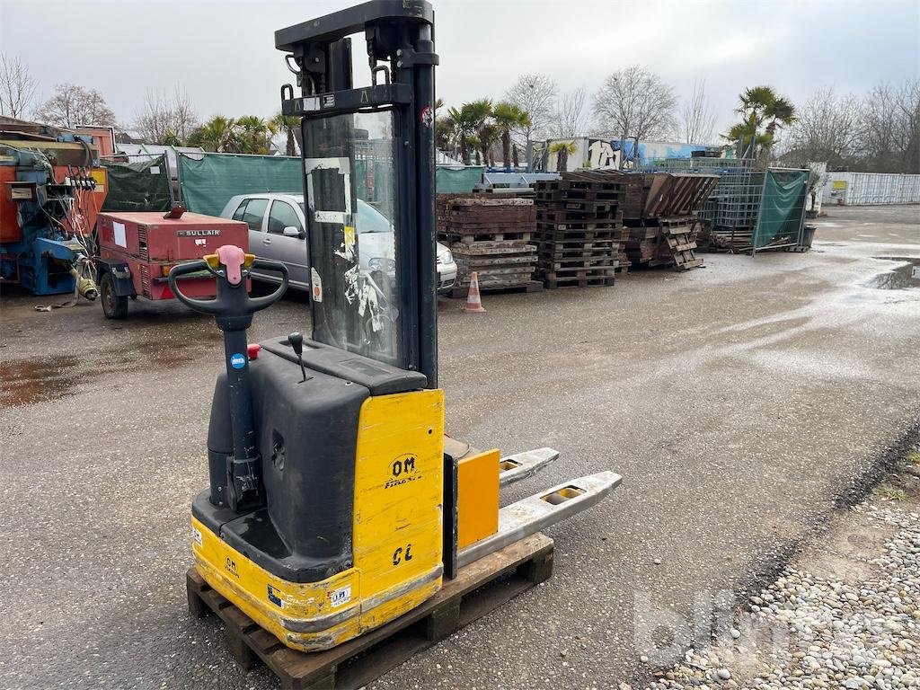 Gabelstapler des Typs OM CL10,5/4305, Gebrauchtmaschine in Düsseldorf (Bild 4)