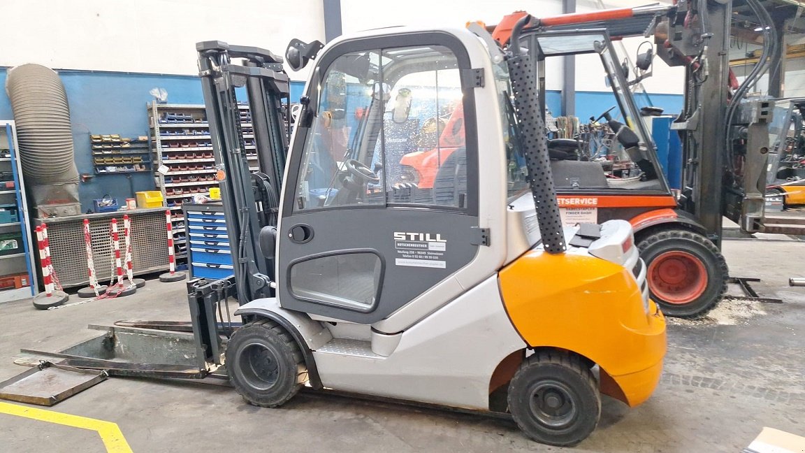 Gabelstapler des Typs Still RX 70-30, Gebrauchtmaschine in Wuppertal (Bild 2)