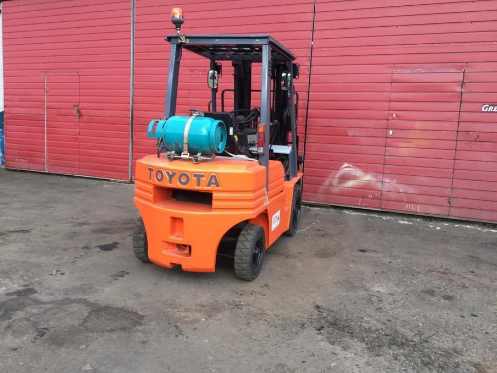 Gabelstapler typu Toyota 02-7FD25, Gebrauchtmaschine v Радехів (Obrázek 2)