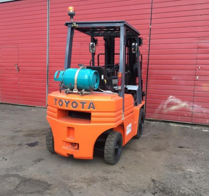 Gabelstapler typu Toyota 02-7FD25, Gebrauchtmaschine v Радехів (Obrázek 1)