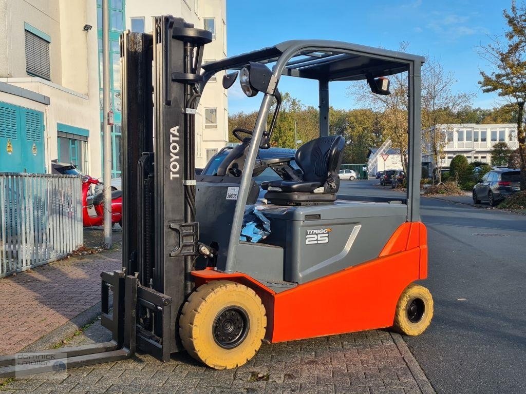 Gabelstapler des Typs Toyota 8FBMT25, Gebrauchtmaschine in Friedrichsdorf (Bild 6)