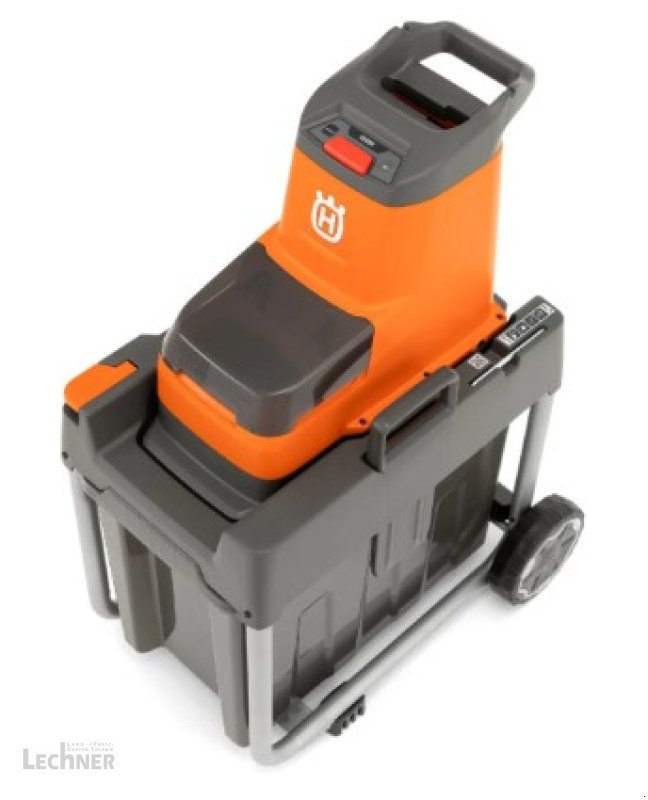 Gartenhäcksler of the type Husqvarna Akku-Häcksler GS 340is, Neumaschine in Bad Abbach-Dünzling (Picture 2)