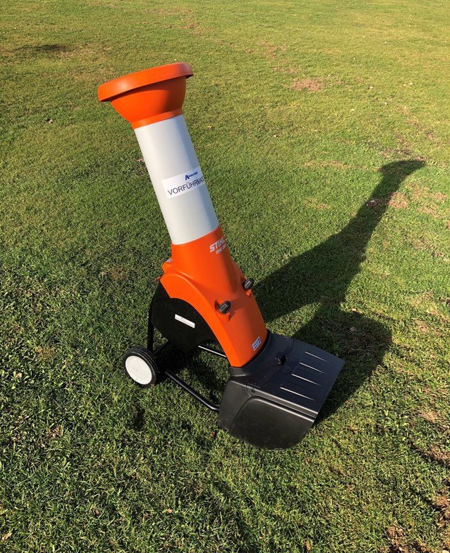 Gartenhäcksler of the type Stihl GHE 250, Ausstellungsmaschine in Henau (Picture 2)
