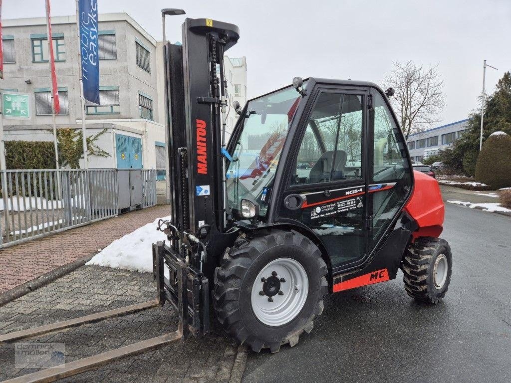 Geländestapler des Typs Manitou MC 25-4 ST5B S1, Gebrauchtmaschine in Friedrichsdorf (Bild 3)