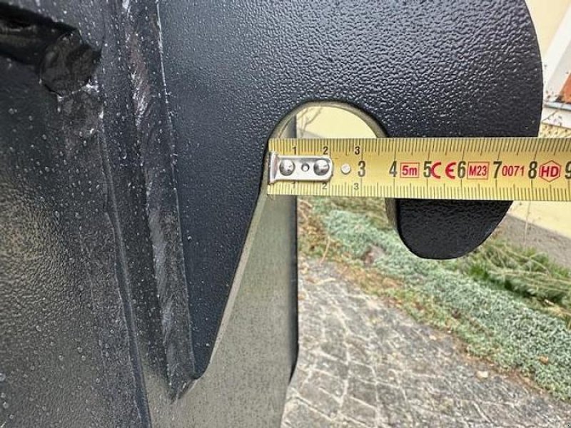 Geräteträger des Typs Big Dutchman Schwergutschaufel SUN  220 cm mit Euro Aufnahme, Neumaschine in Göpfritz an der Wild (Bild 8)