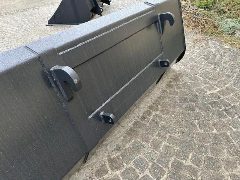 Geräteträger des Typs Big Dutchman Schwergutschaufel SUN  220 cm mit Euro Aufnahme, Neumaschine in Göpfritz an der Wild (Bild 5)