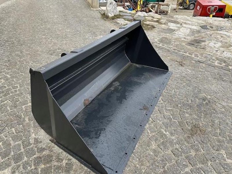 Geräteträger des Typs Big Dutchman Schwergutschaufel SUN  220 cm mit Euro Aufnahme, Neumaschine in Göpfritz an der Wild (Bild 2)