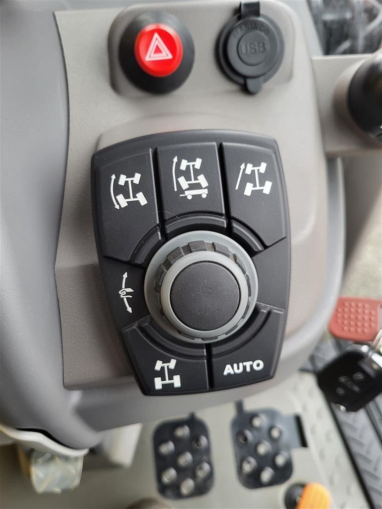 Geräteträger Türe ait Deutz-Fahr 5115DF TTV (WS) 4 hjulsstyring, ISObus, Trinløs transmission, Gebrauchtmaschine içinde Sabro (resim 22)