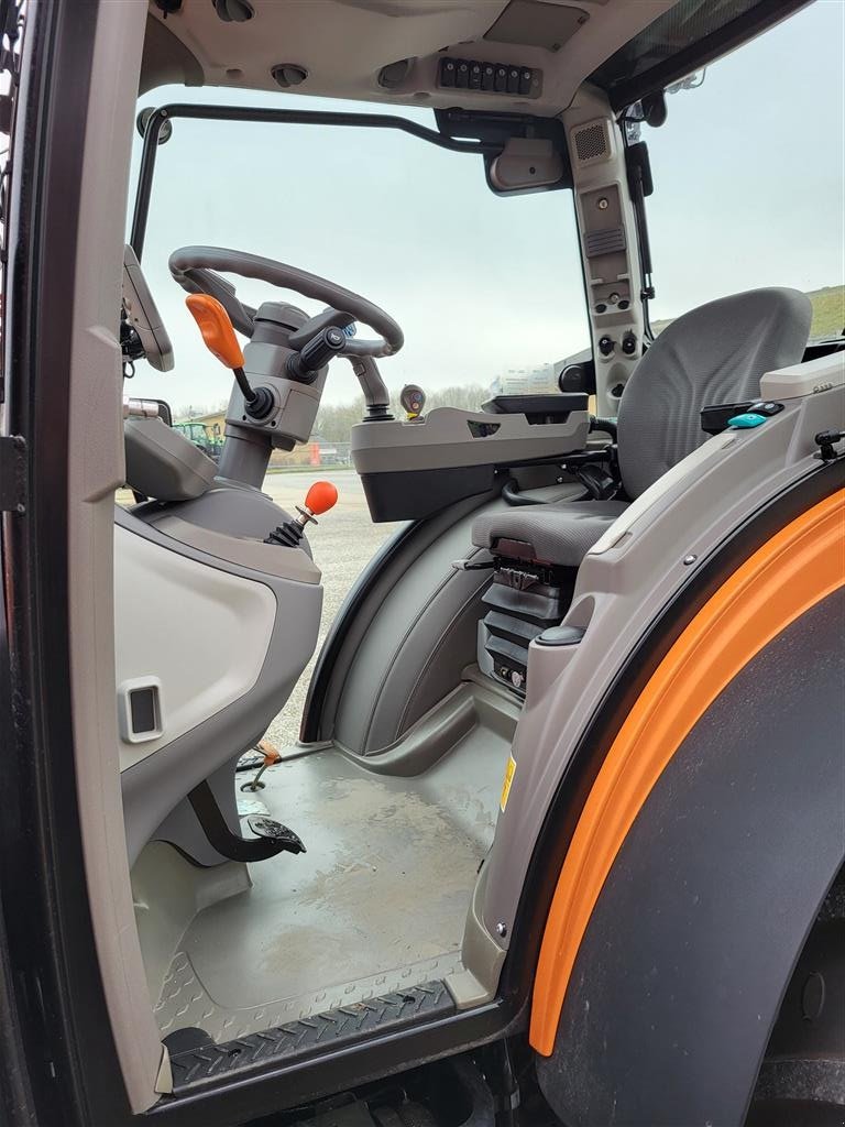 Geräteträger Türe ait Deutz-Fahr 5115DF TTV (WS) 4 hjulsstyring, ISObus, Trinløs transmission, Gebrauchtmaschine içinde Sabro (resim 7)