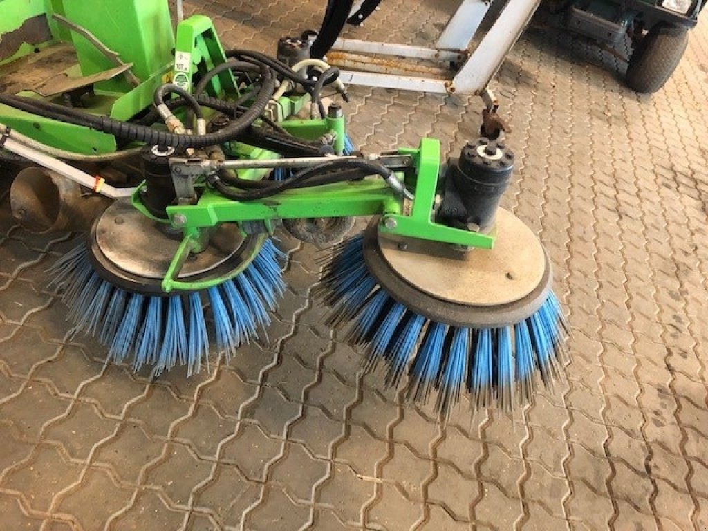 Geräteträger des Typs Egholm Feje- Sugeanlæg inkl. ekstern sugeslange og 3 forkoste, Gebrauchtmaschine in Vejle (Bild 3)