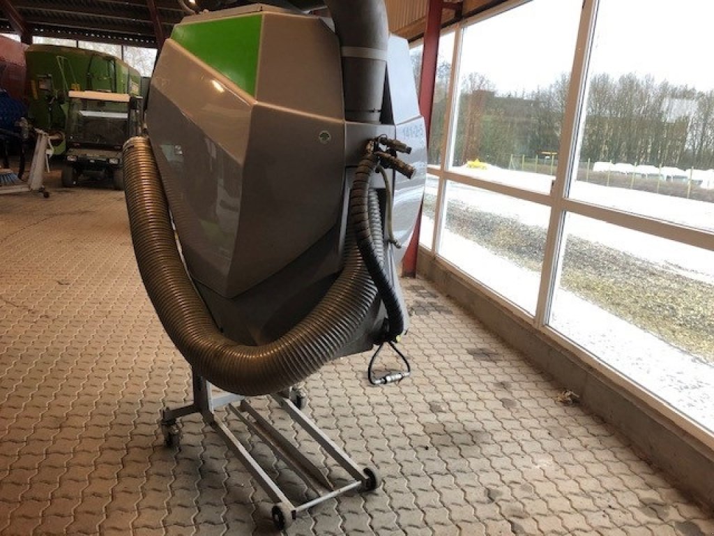 Geräteträger des Typs Egholm Feje- Sugeanlæg inkl. ekstern sugeslange og 3 forkoste, Gebrauchtmaschine in Vejle (Bild 1)