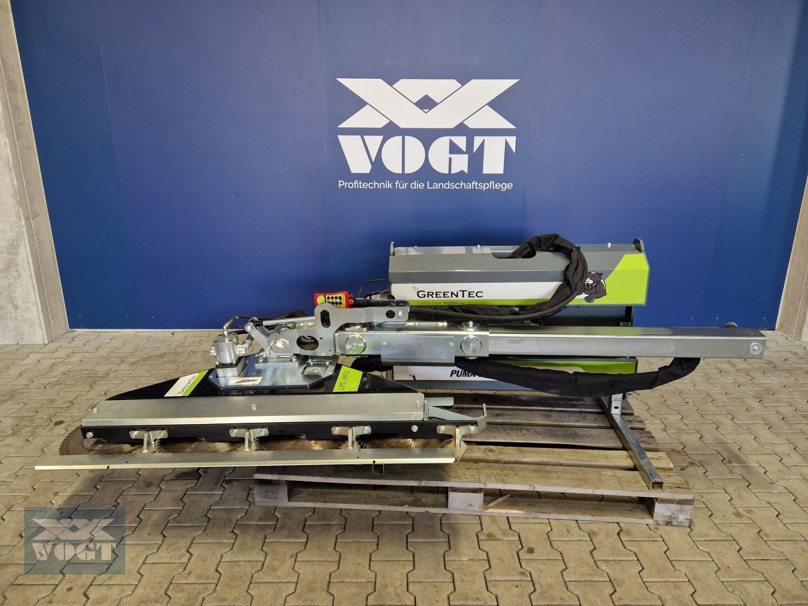 Geräteträger des Typs Greentec PUMA 2803 TELE R Geräteträger inkl. LRS 1602 Astsäge Vorführgerät, Gebrauchtmaschine in Schmallenberg (Bild 1)