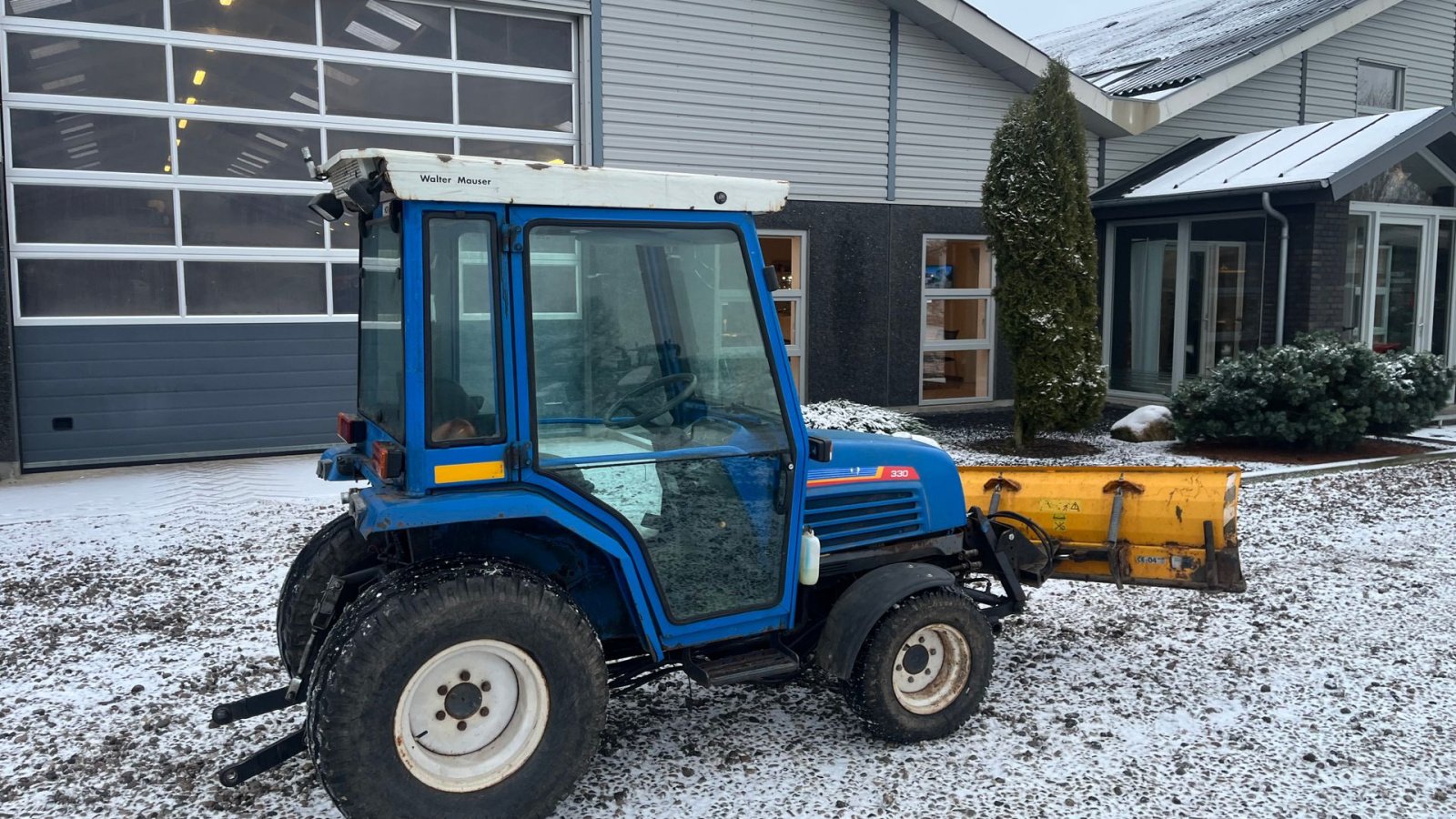 Geräteträger del tipo Iseki 330 Med frontlift, sneplov og lukket kabine, Gebrauchtmaschine en Lintrup (Imagen 11)