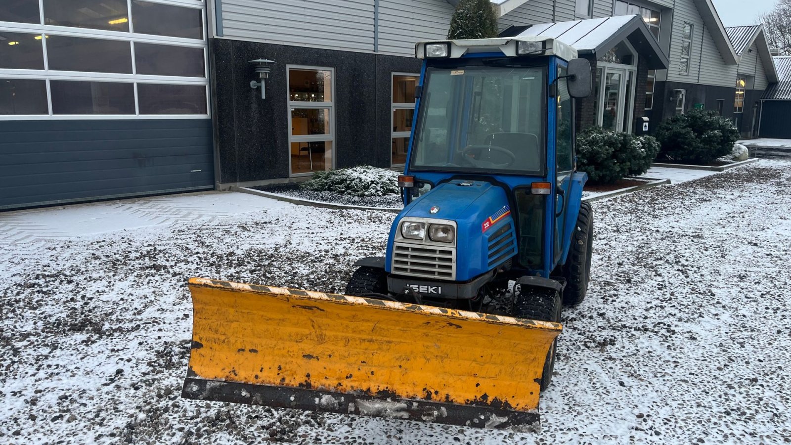 Geräteträger del tipo Iseki 330 Med frontlift, sneplov og lukket kabine, Gebrauchtmaschine en Lintrup (Imagen 8)