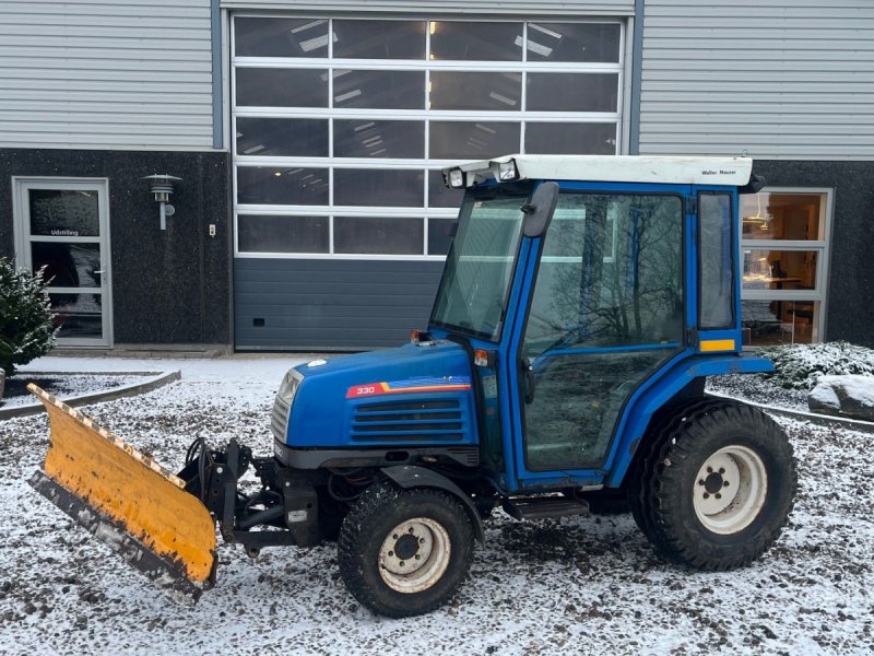 Geräteträger del tipo Iseki 330 Med frontlift, sneplov og lukket kabine, Gebrauchtmaschine en Lintrup