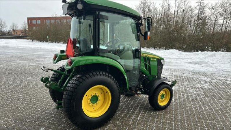 Geräteträger типа John Deere 3033R, Gebrauchtmaschine в Brønderslev (Фотография 4)