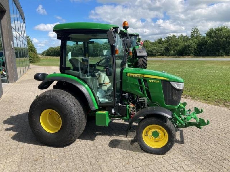 Geräteträger of the type John Deere 4052R, Gebrauchtmaschine in Odense (Picture 4)