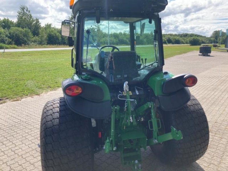 Geräteträger of the type John Deere 4052R, Gebrauchtmaschine in Odense (Picture 5)