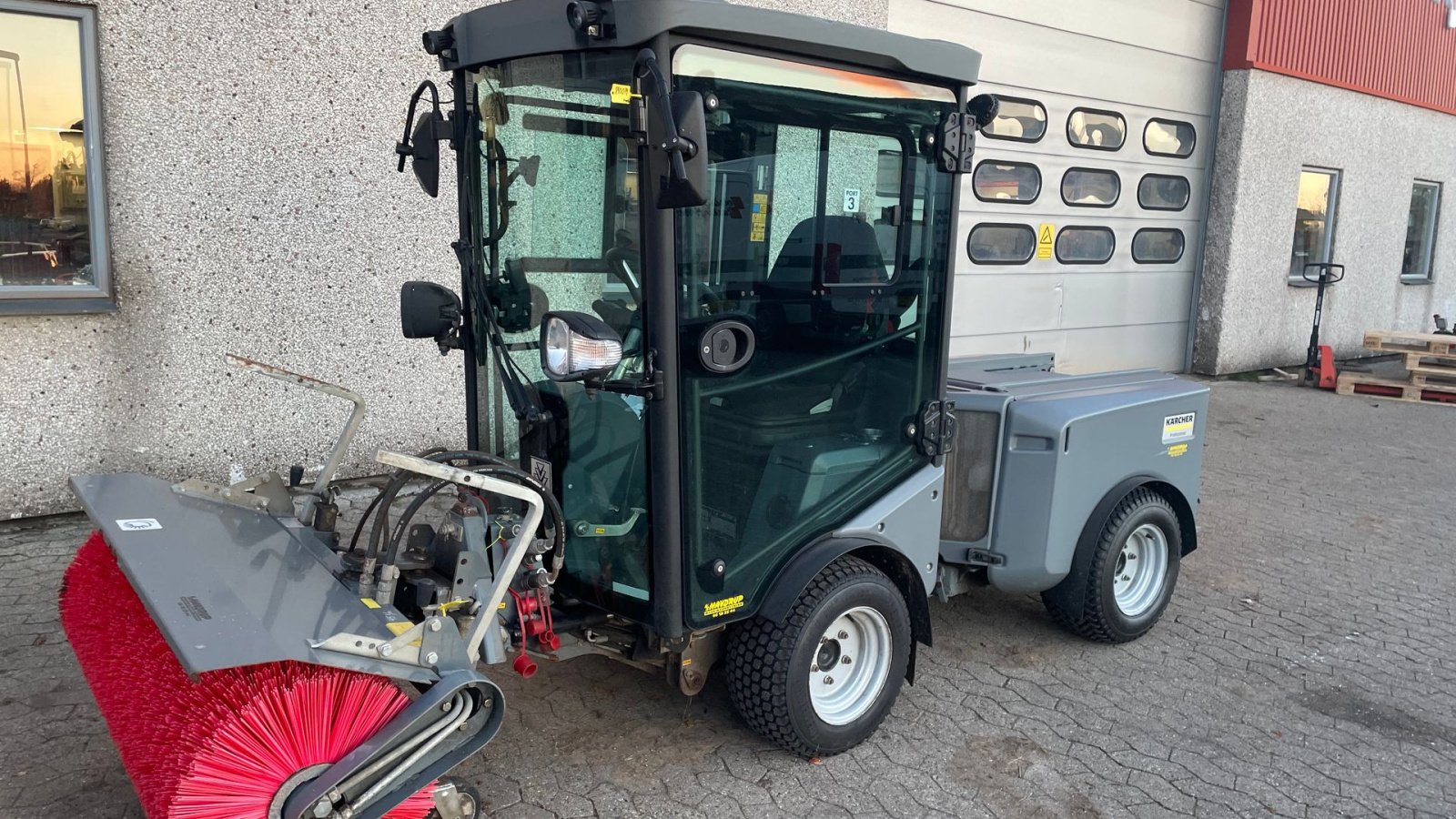 Geräteträger of the type Kärcher MIC 42 med redskaber Mic 42, Gebrauchtmaschine in Helsinge (Picture 1)