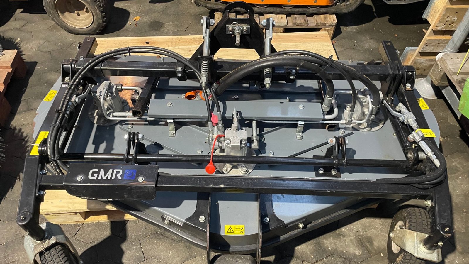 Geräteträger of the type Kärcher MIC 42 med redskaber Mic 42, Gebrauchtmaschine in Helsinge (Picture 13)