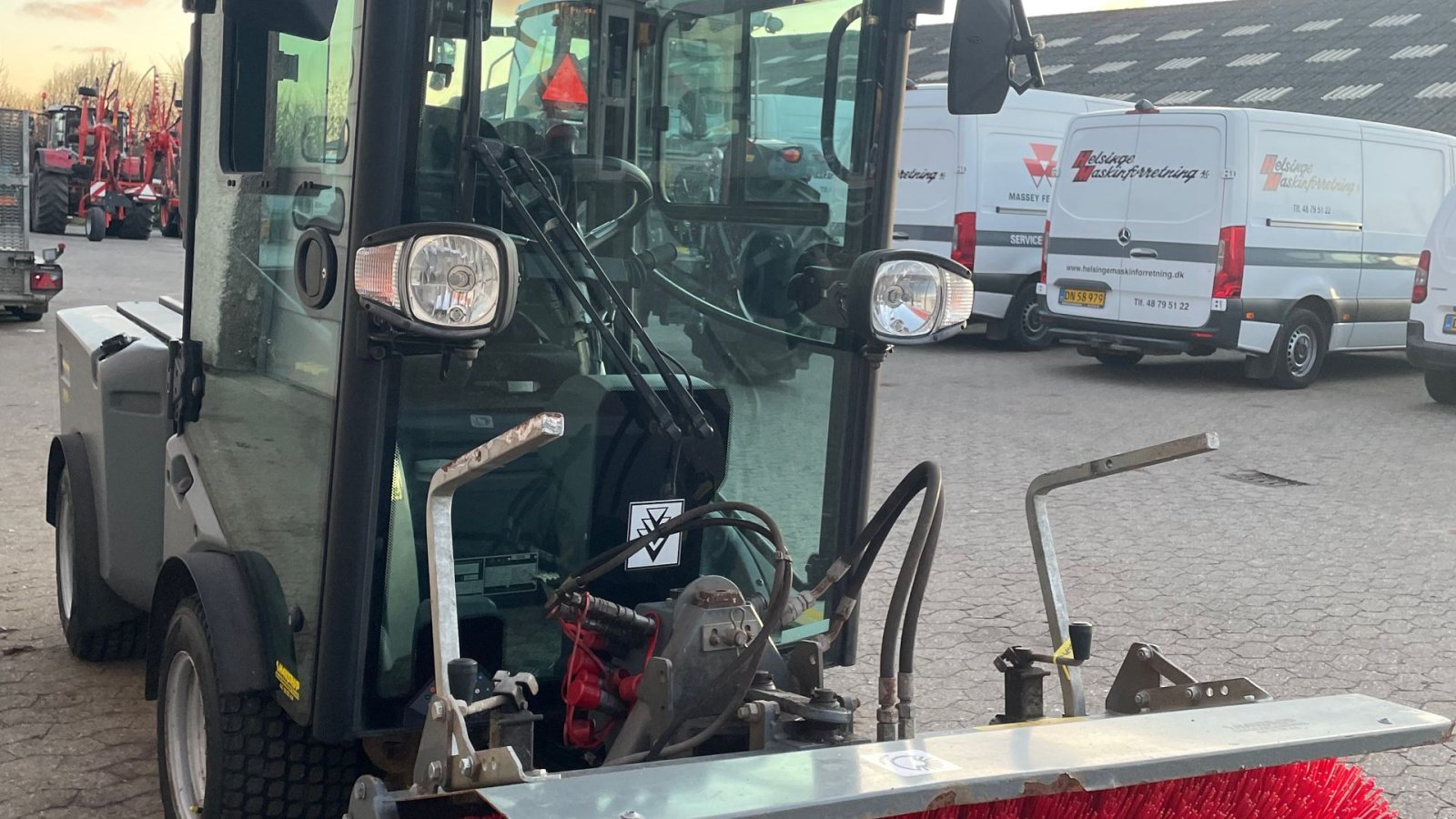 Geräteträger of the type Kärcher MIC 42 med redskaber Mic 42, Gebrauchtmaschine in Helsinge (Picture 8)